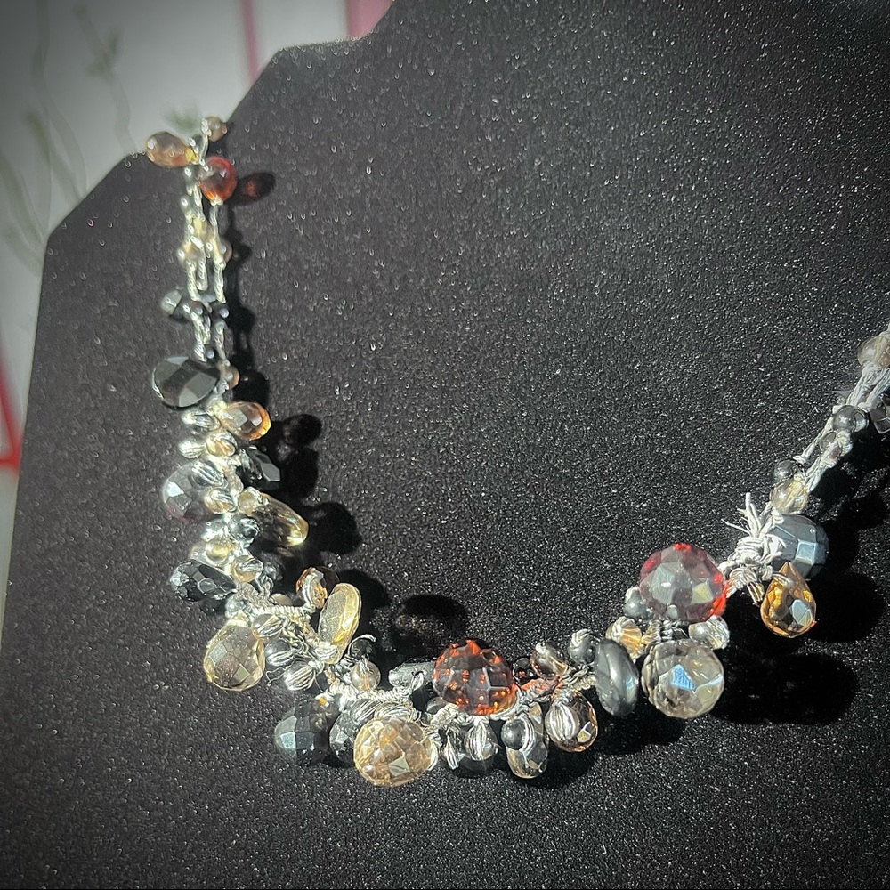 ☃️ Knotted Rhinestone Necklace - Picture 10 of 11